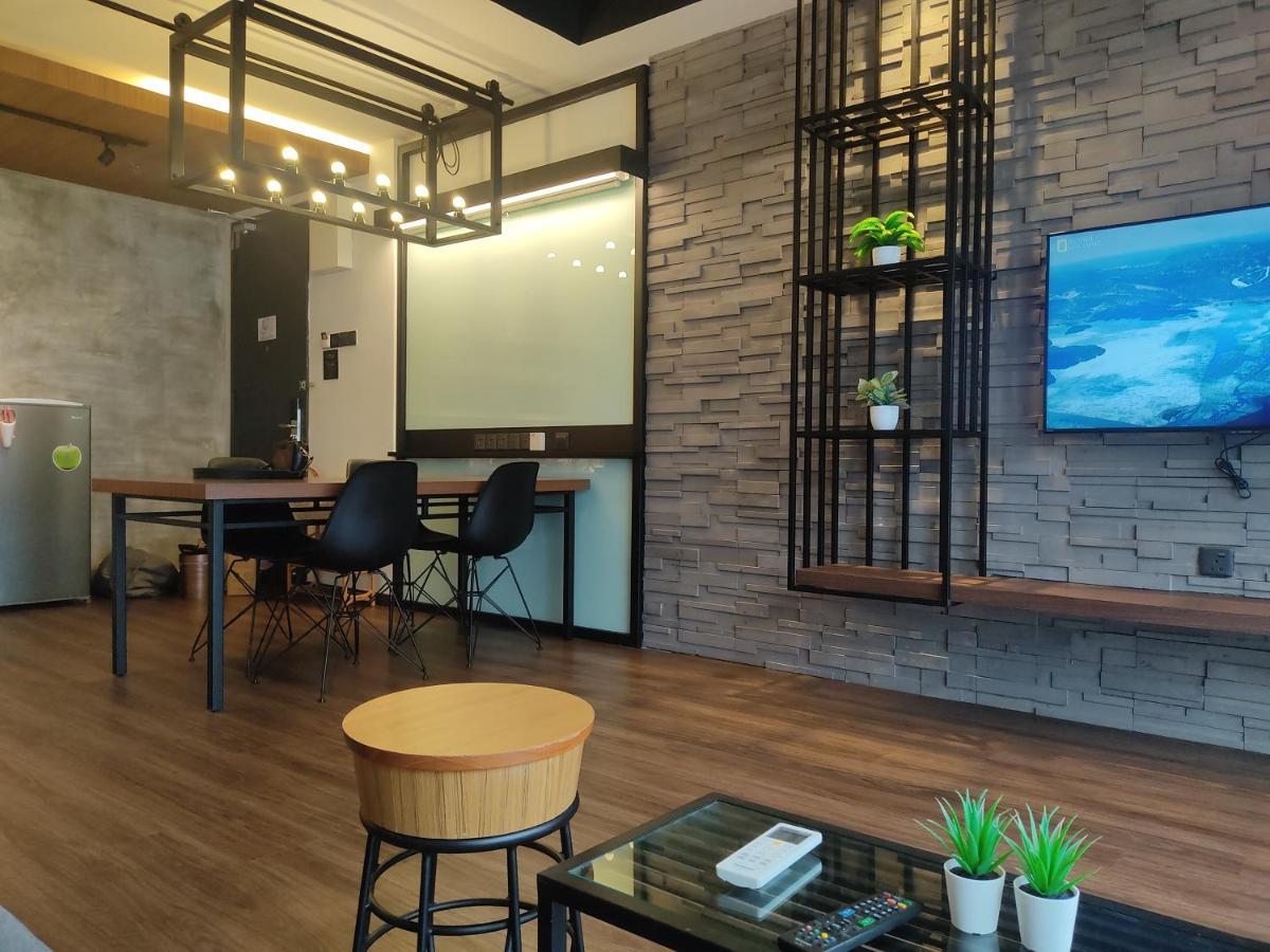 Exclusive Business Suite @ M Summit 191 George Town Esterno foto