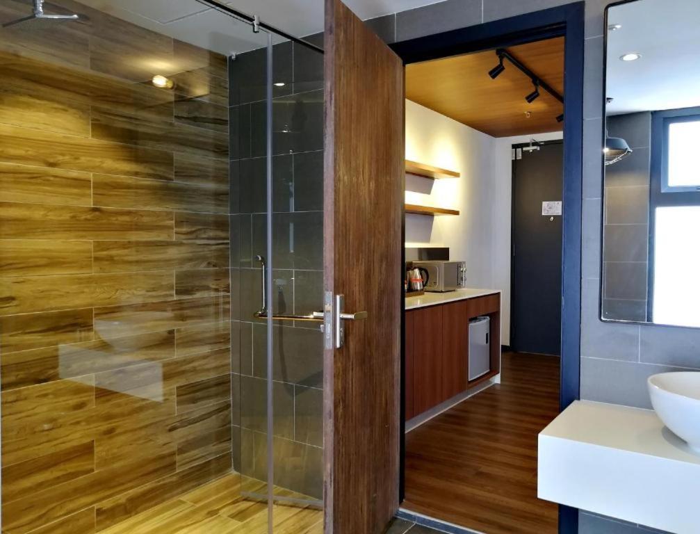 Exclusive Business Suite @ M Summit 191 George Town Esterno foto