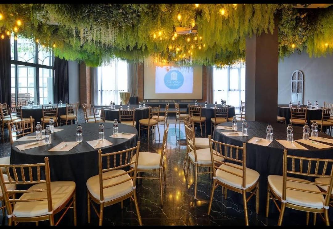 Exclusive Business Suite @ M Summit 191 George Town Esterno foto